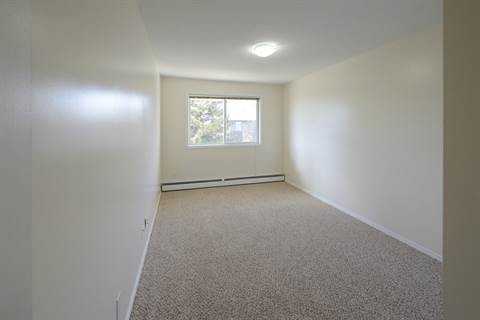 9409 94 Avenue - Photo 6 of 8