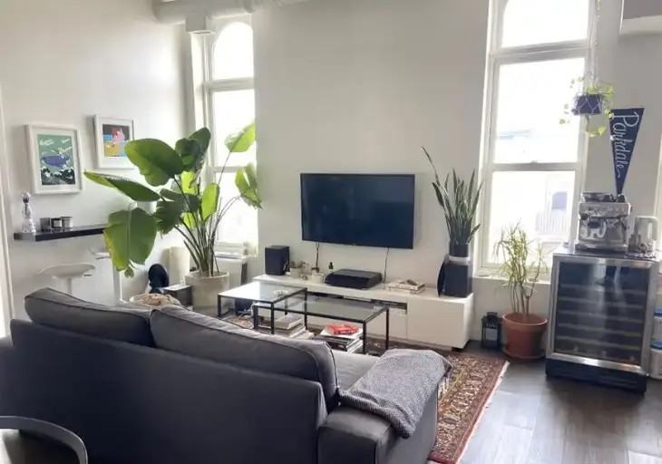 1496 Queen St W