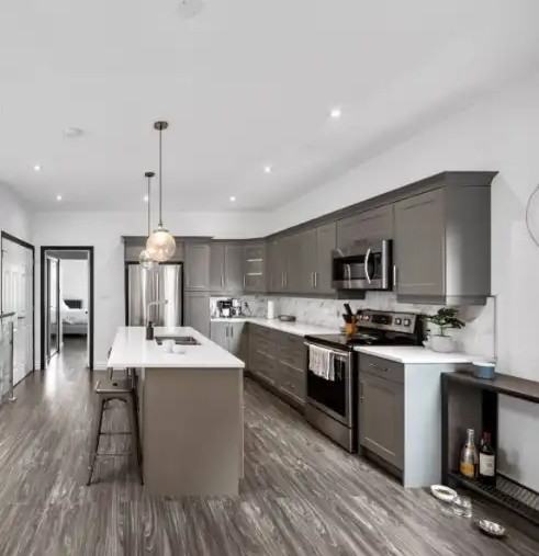 2243 Dundas Street West - Photo 4 of 8