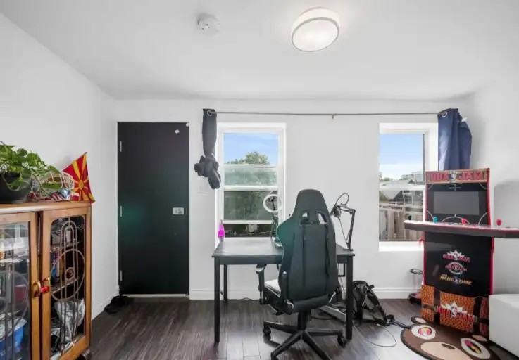 2243 Dundas Street West - Photo 7 of 8