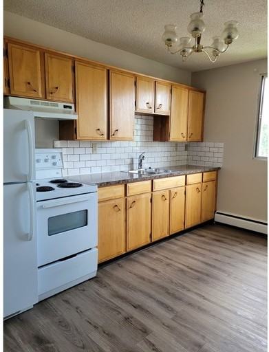 9936 100 St - Photo 3 of 8