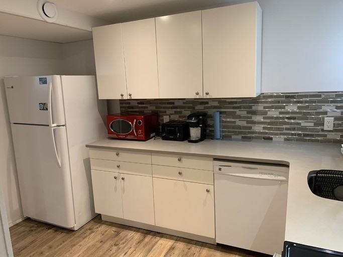 10821 74 Ave Nw - Photo 3 of 11