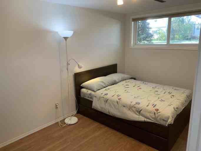 10821 74 Ave Nw - Photo 4 of 11