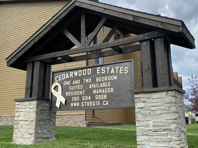 5110 49 St - Photo 2 of 16