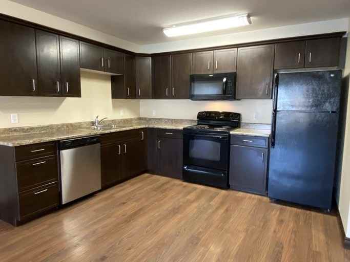 5110 49 St - Photo 3 of 16