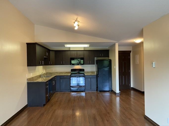 5110 49 St - Photo 4 of 16