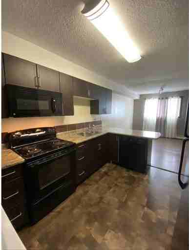 5304 54 Ave - Photo 3 of 11