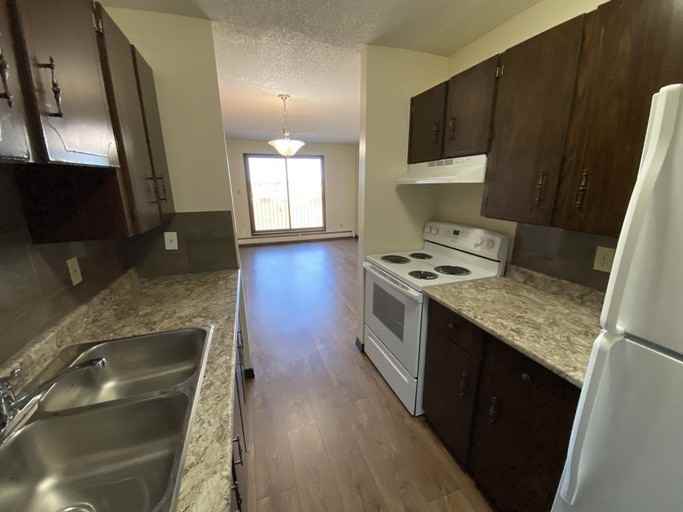 5304 54 Ave - Photo 5 of 11