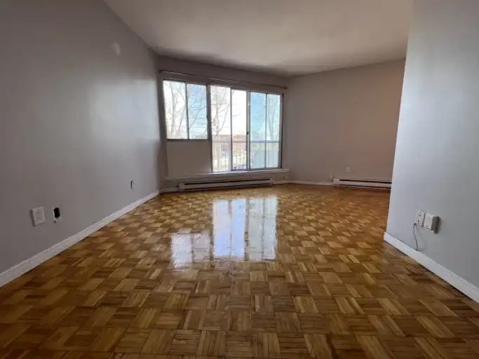 1160 Merivale Rd #102 - Photo 6 of 8