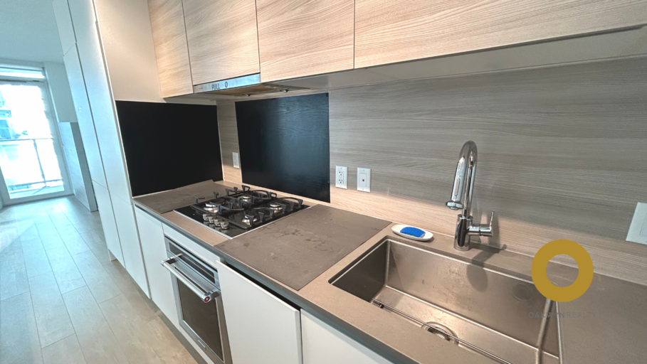 988 Quayside Drive #8thF - Photo 3 of 14