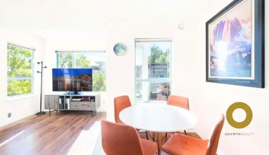 1085 West 17th St #302 - Photo 3 of 14