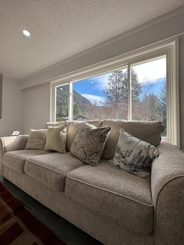 475 Naismith Ave - Photo 5 of 14