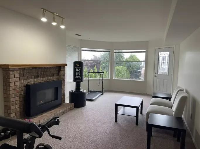 2659 Delahaye Dr - Photo 3 of 14