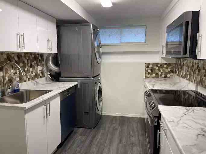 2659 Delahaye Dr - Photo 5 of 14