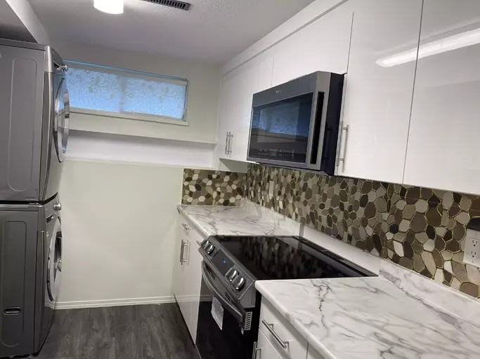 2659 Delahaye Dr - Photo 6 of 14