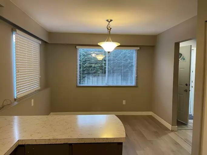 112 Debeck St - Photo 2 of 9