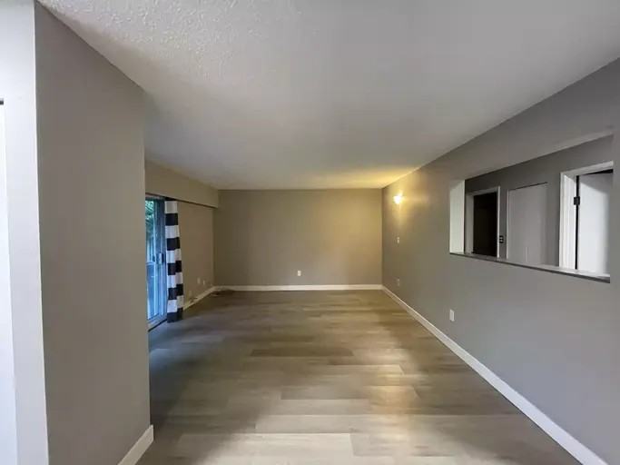 112 Debeck St - Photo 3 of 9