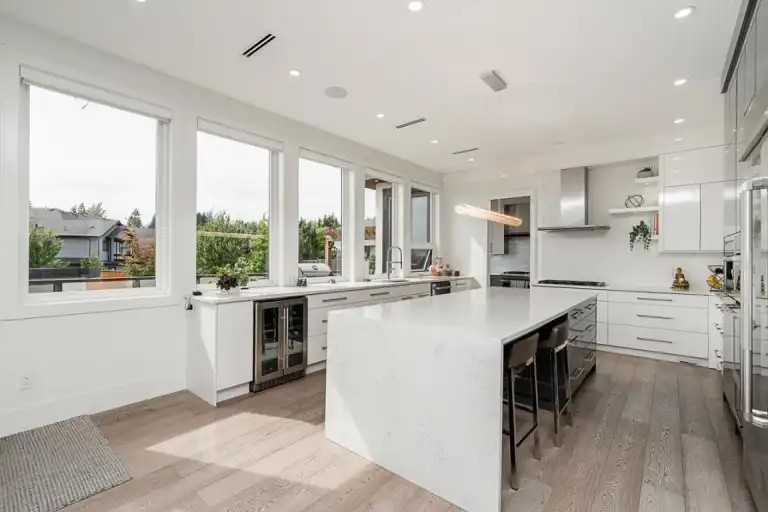 5545 146 St - Photo 5 of 30