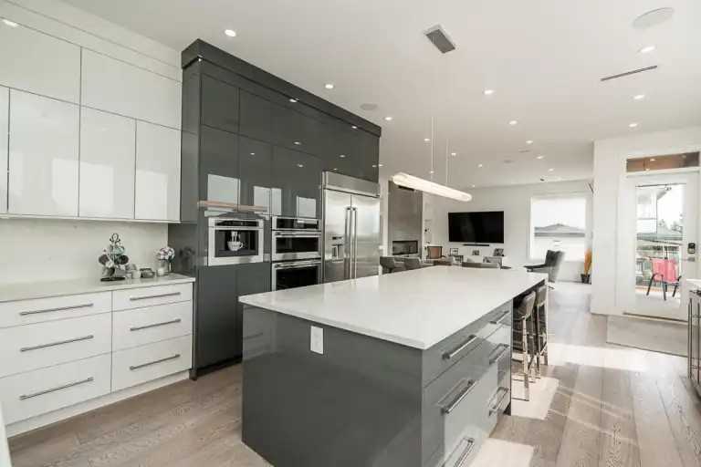 5545 146 St - Photo 6 of 30