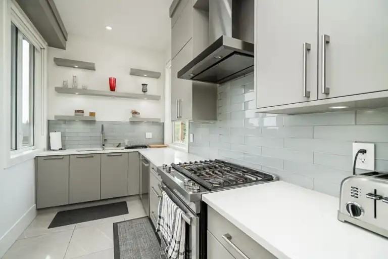 5545 146 St - Photo 7 of 30