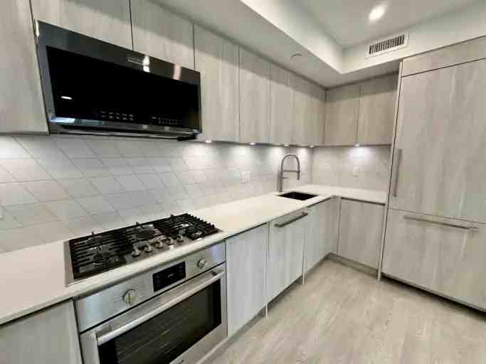 3268 Vanness Avenue - Photo 5 of 20