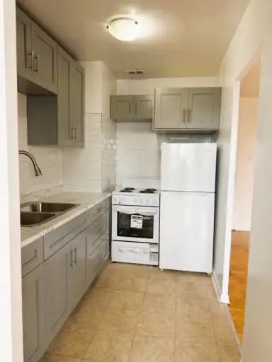 1059 Don Mills Rd - Photo 3 of 7