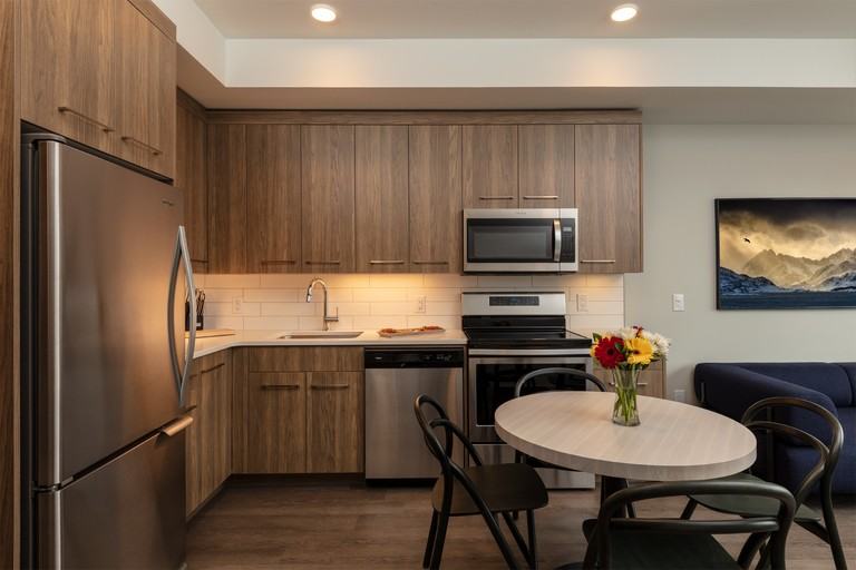 3477 Lakeshore Rd #317-515 - Photo 4 of 13