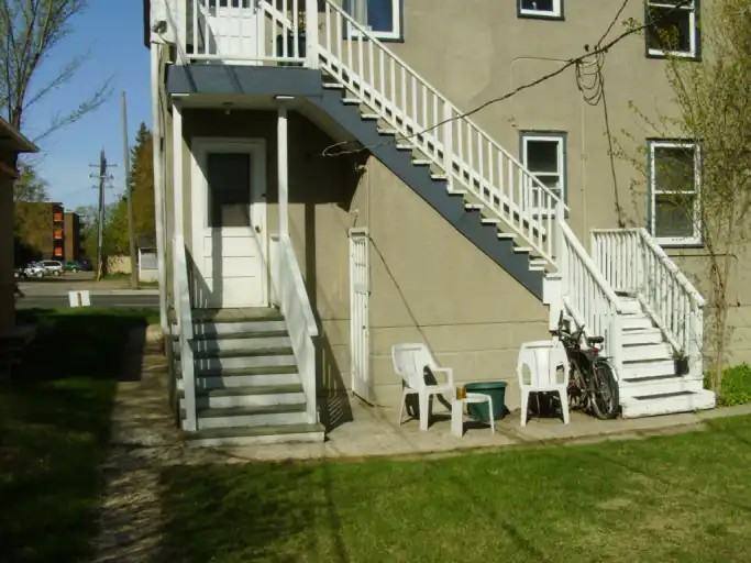 9015 99 St Nw - Photo 3 of 11