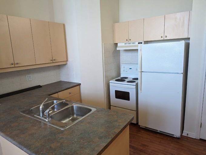505 Simcoe St S - Photo 5 of 11