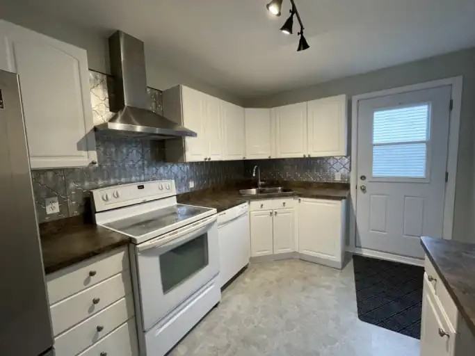 1319 Thornwood Crescent #1 - Photo 2 of 29