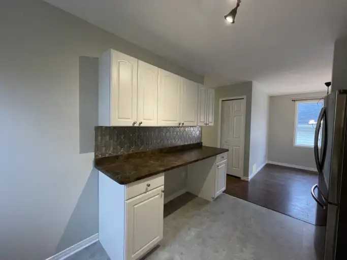 1319 Thornwood Crescent #1 - Photo 3 of 29