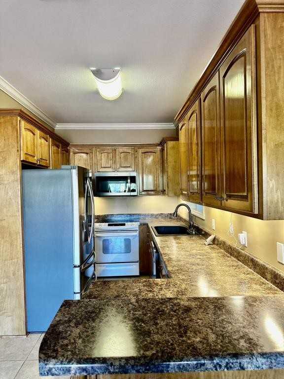 124 Whitney Ave - Photo 3 of 24