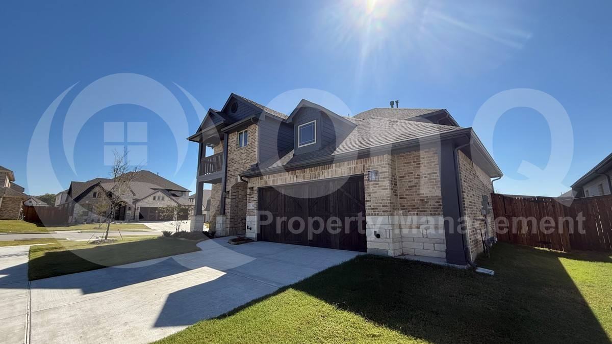 1134 Oriole Dr - Photo 2 of 10