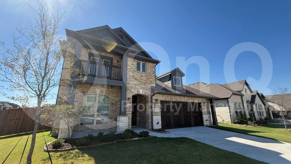 1134 Oriole Dr - Photo 3 of 10