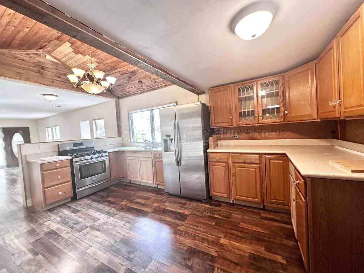 315 S Clayton St - Photo 3 of 10