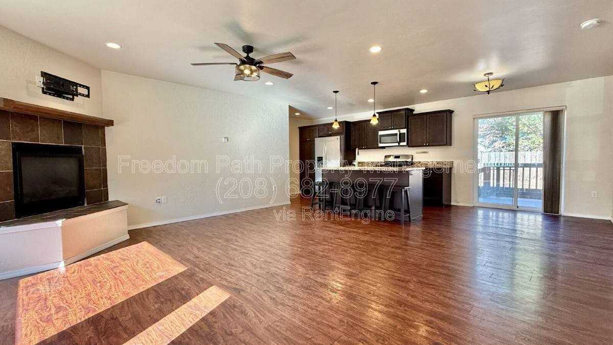 302 Ashlin Ct - Photo 3 of 10