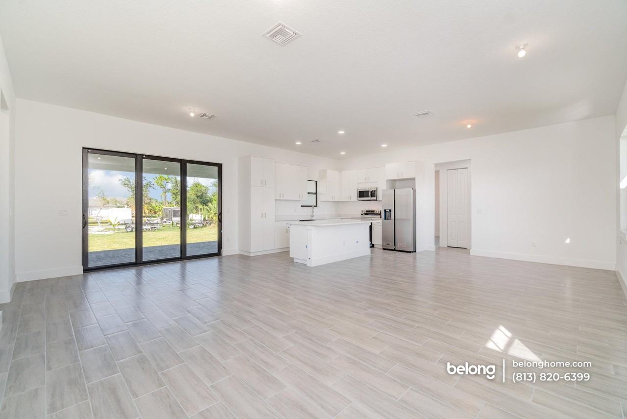 15633 Lakeland Cir - Photo 4 of 18