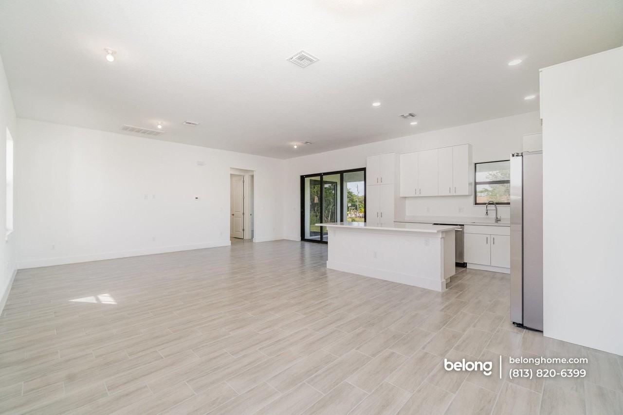 15633 Lakeland Cir - Photo 5 of 18