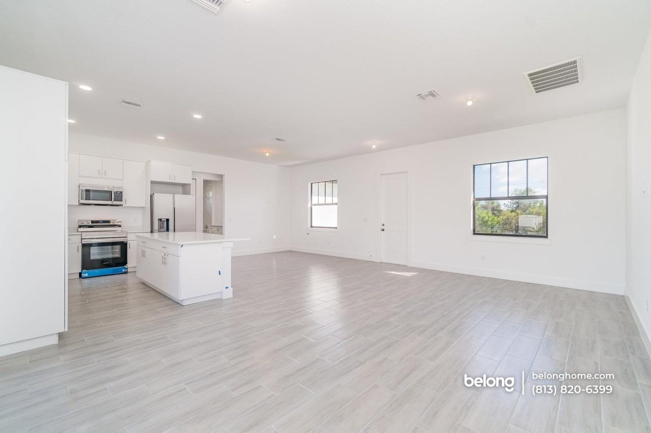 15633 Lakeland Cir - Photo 6 of 18