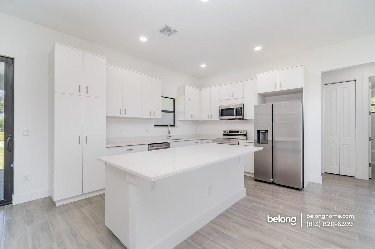 15633 Lakeland Cir - Photo 7 of 18