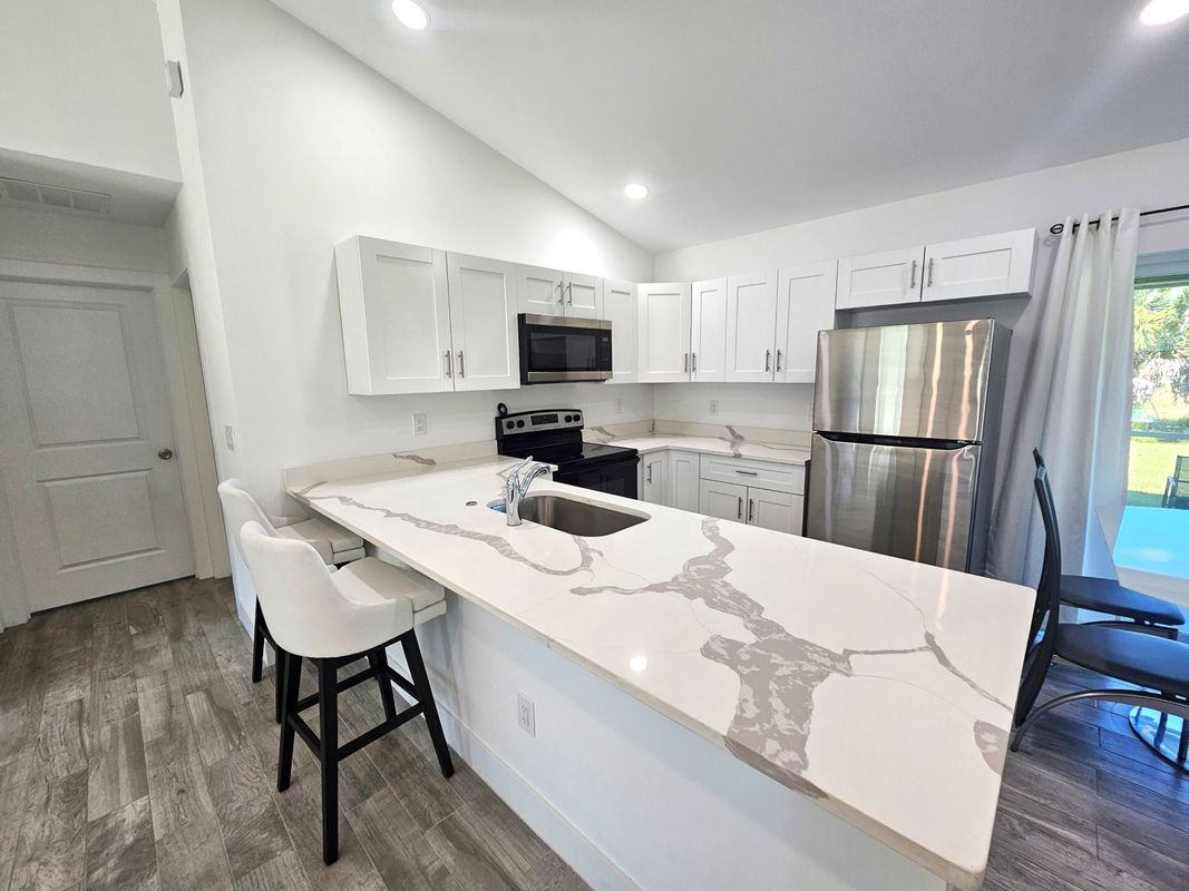 2447 Nw 5th St - Photo 6 of 20