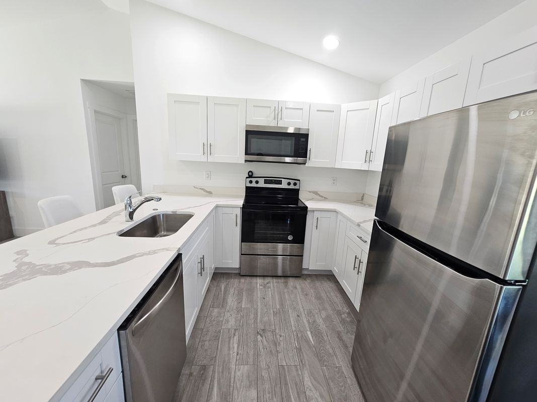 2447 Nw 5th St - Photo 7 of 20