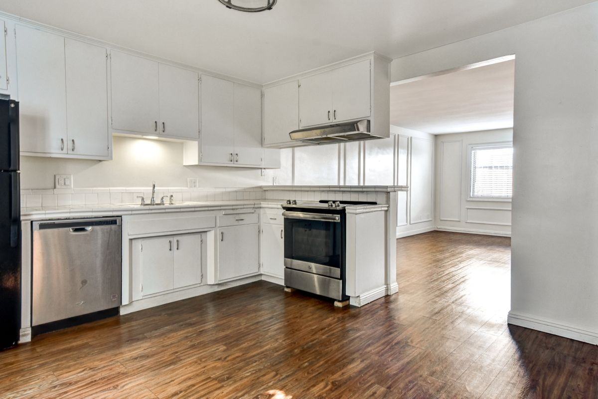4304 E 5th St ##4 - Photo 6 of 20