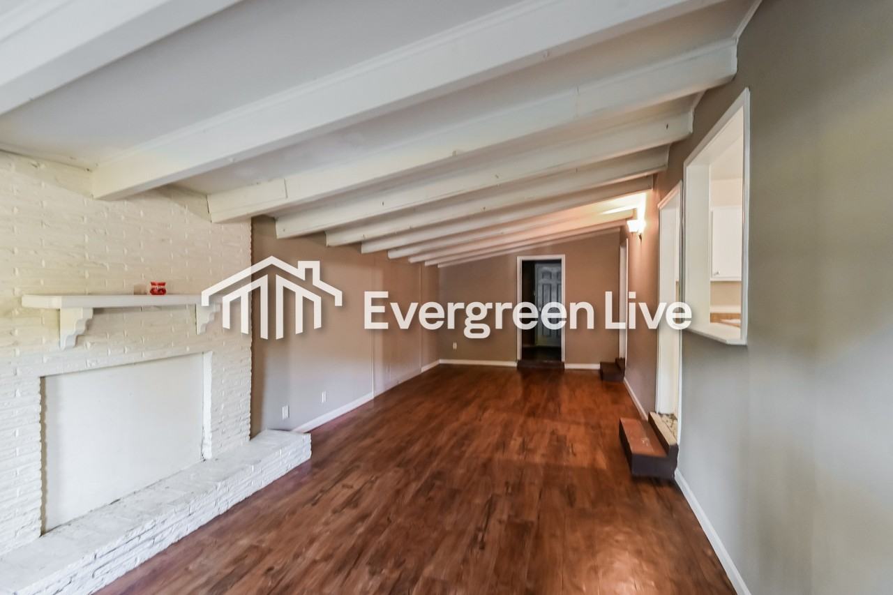 3129 Edgeware Rd S - Photo 3 of 16