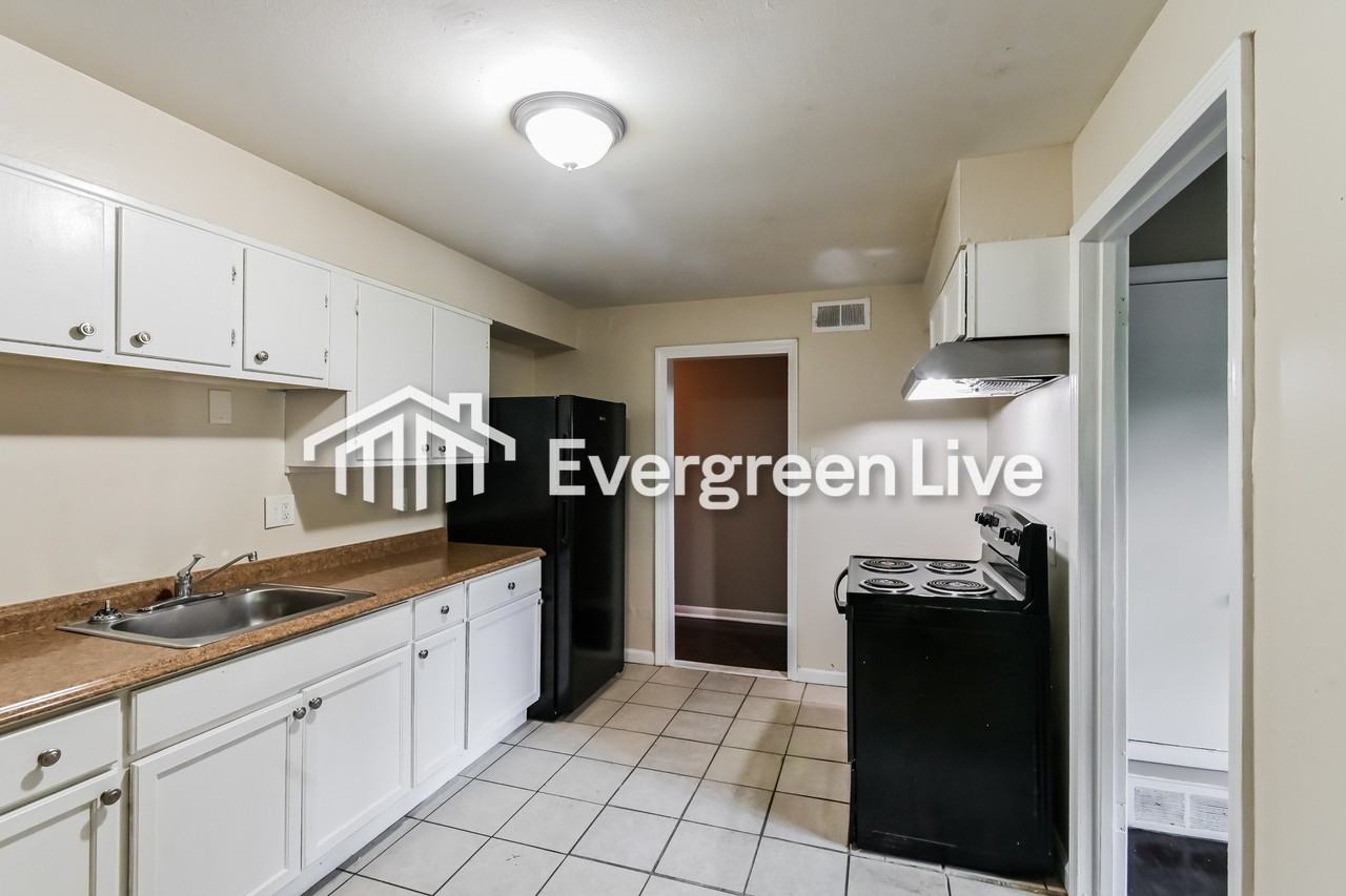 3129 Edgeware Rd S - Photo 5 of 16