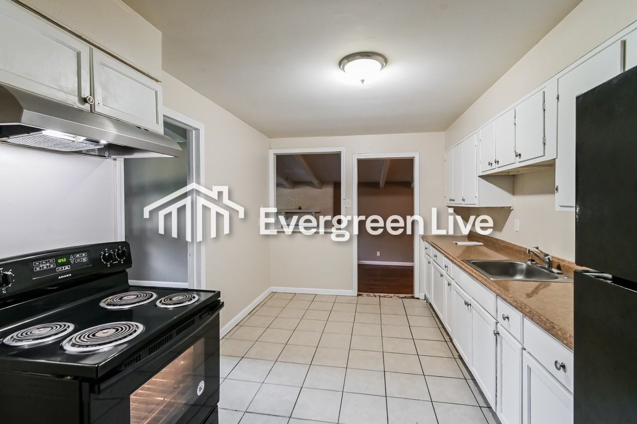 3129 Edgeware Rd S - Photo 6 of 16