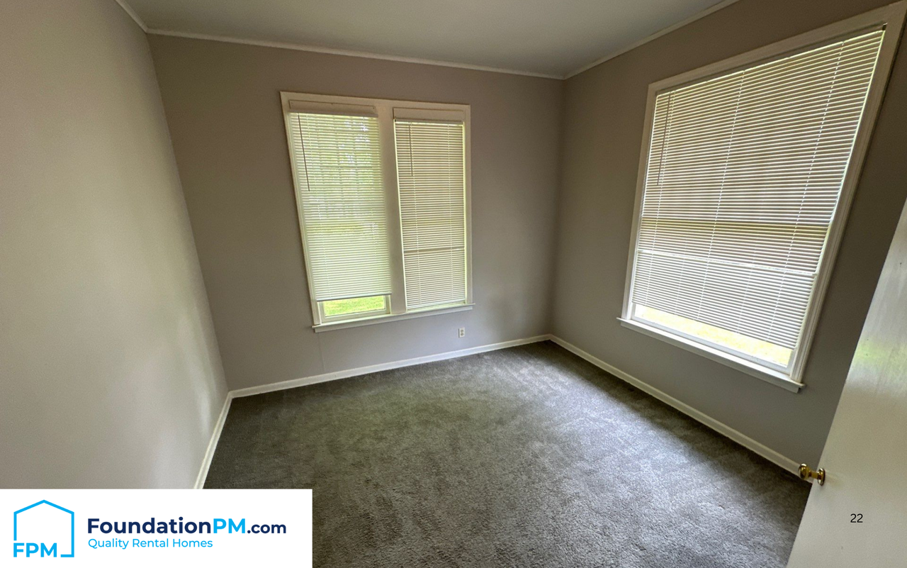 5786 Woodlawn St - Photo 3 of 9