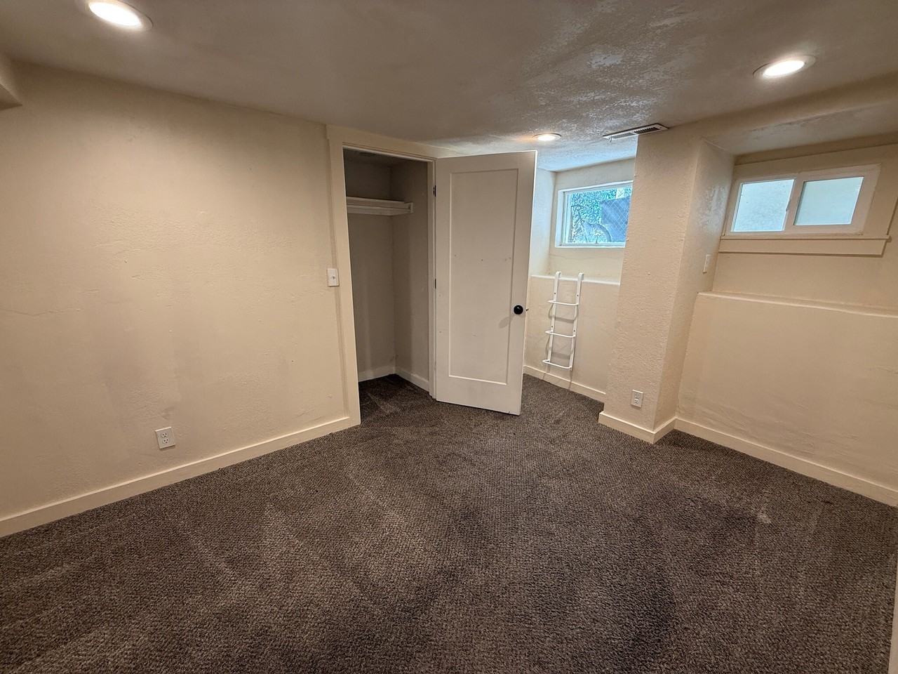 578 21st St #A - Photo 4 of 34