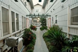 featured image of 625 E Broadway