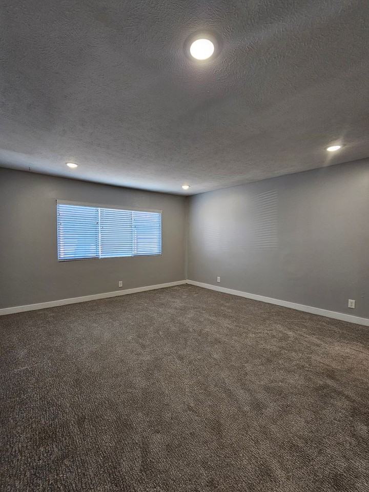 The Belmont Apartments - Photo 5 of 42